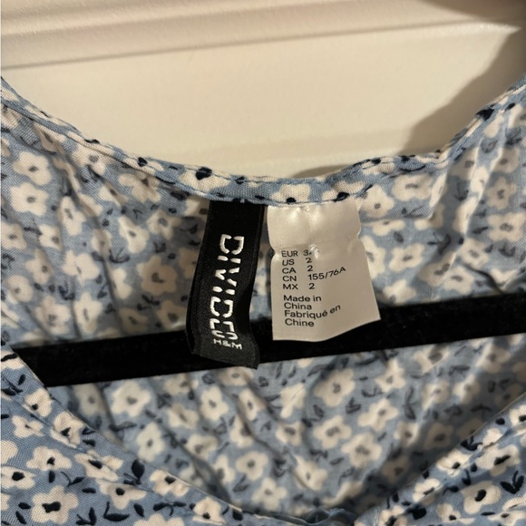 H&M Divided Blue and White Spring Summer Floral Drawstring Scrunch Top - Picture 3 of 3